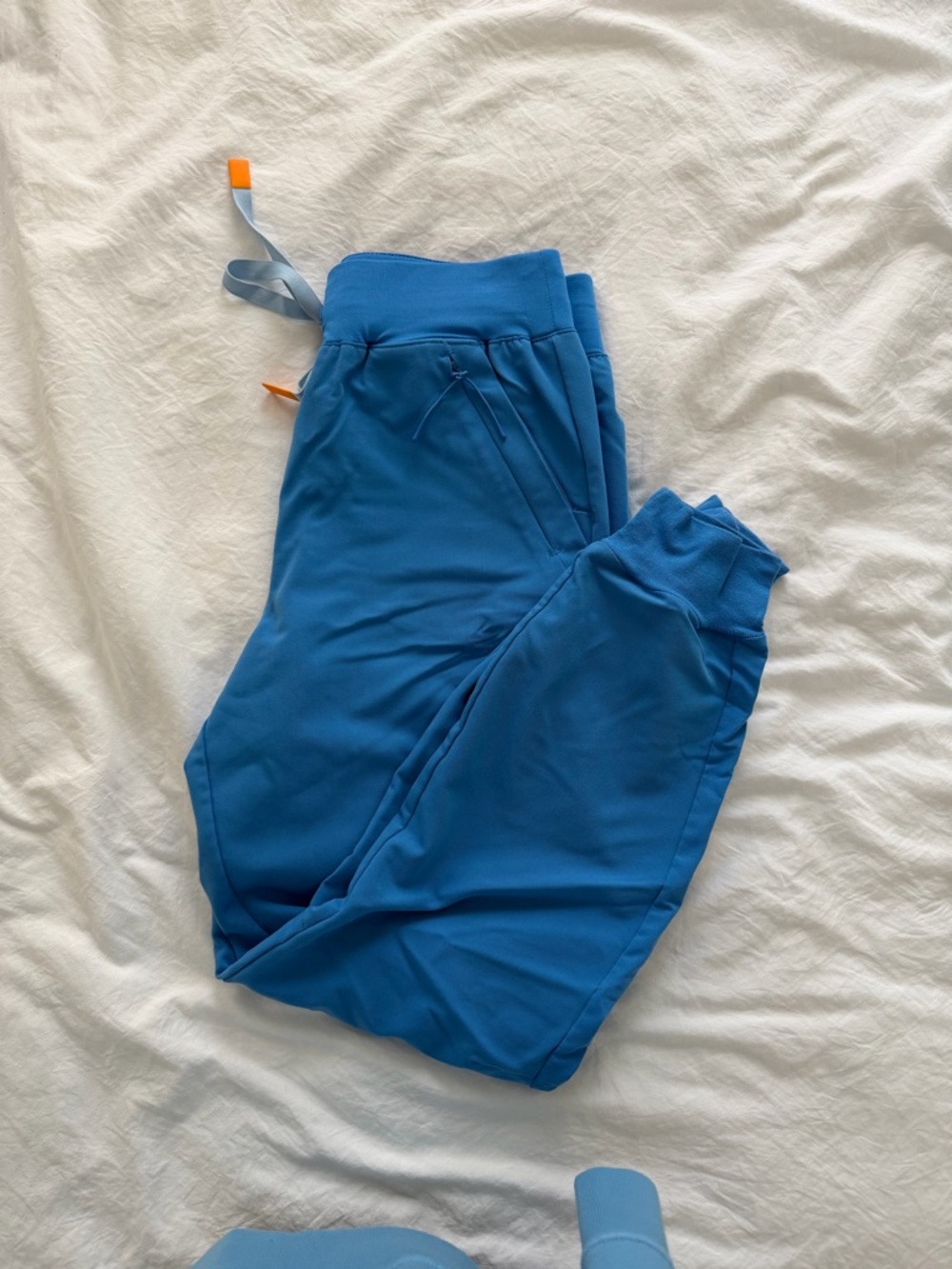 FIGS Women's Scrub Set in Cobalt Blue - Picture 4 of 5